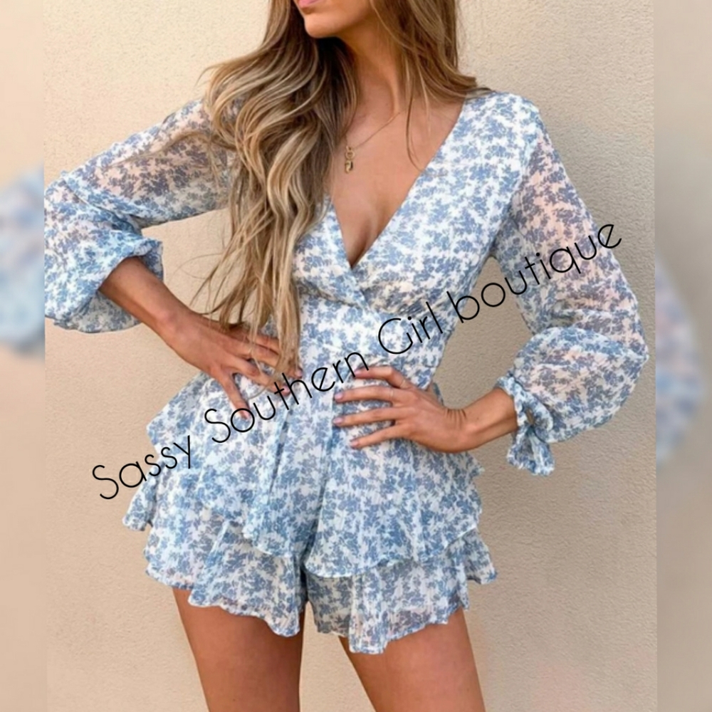 ⭐🆕 Boho White blue floral ruffle babydoll romper